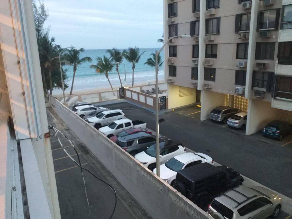 Beach Front Apt 4 at Isla Verde Tower Appartement San Juan Buitenkant foto
