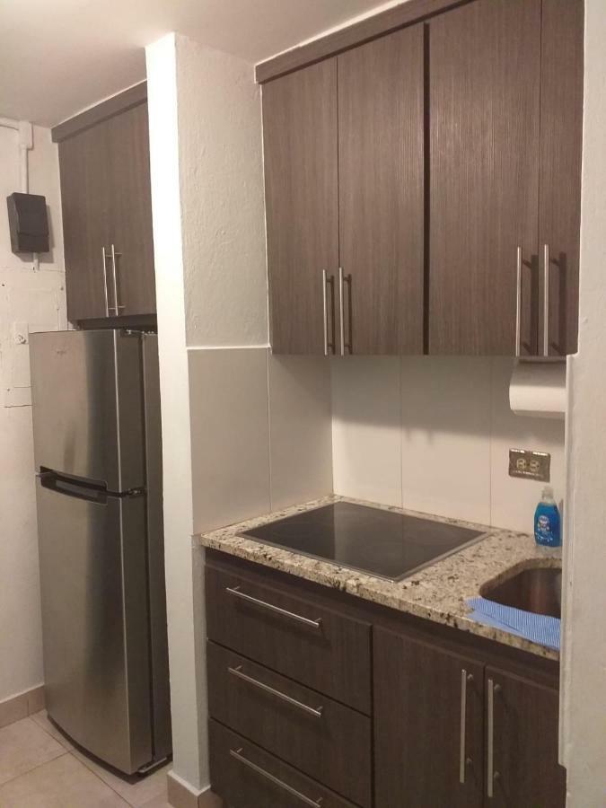 Beach Front Apt 4 at Isla Verde Tower Appartement San Juan Buitenkant foto