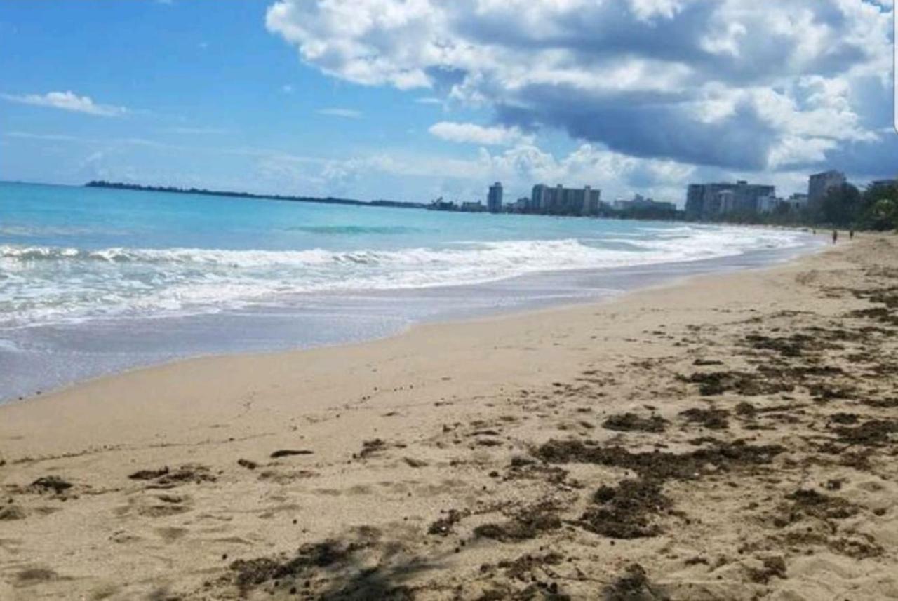 Beach Front Apt 4 at Isla Verde Tower Appartement San Juan Buitenkant foto