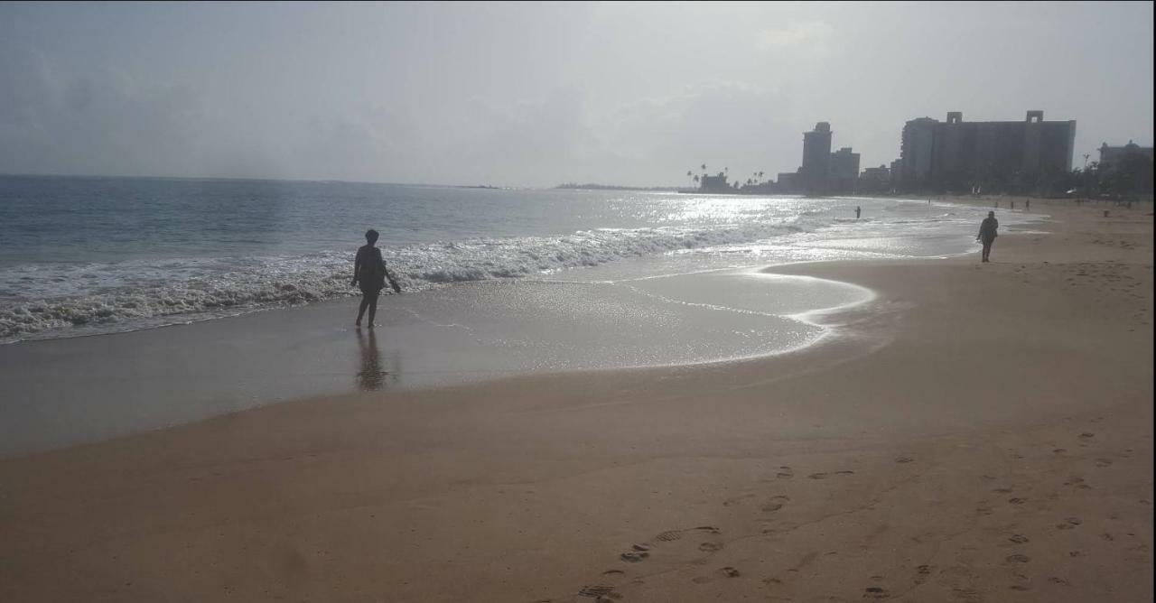 Beach Front Apt 4 at Isla Verde Tower Appartement San Juan Buitenkant foto